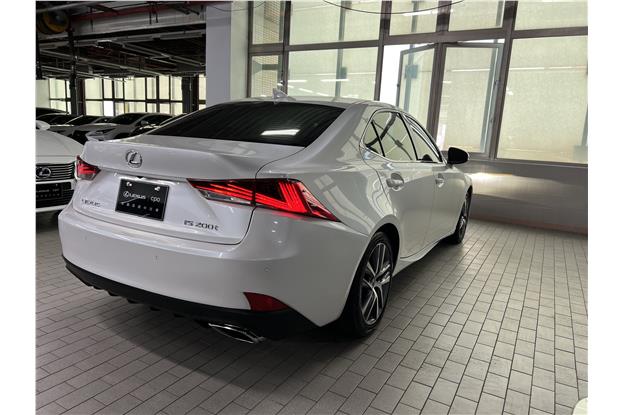 LEXUS CPO IS 200t 2017 年出廠60,277 公里106.8 萬