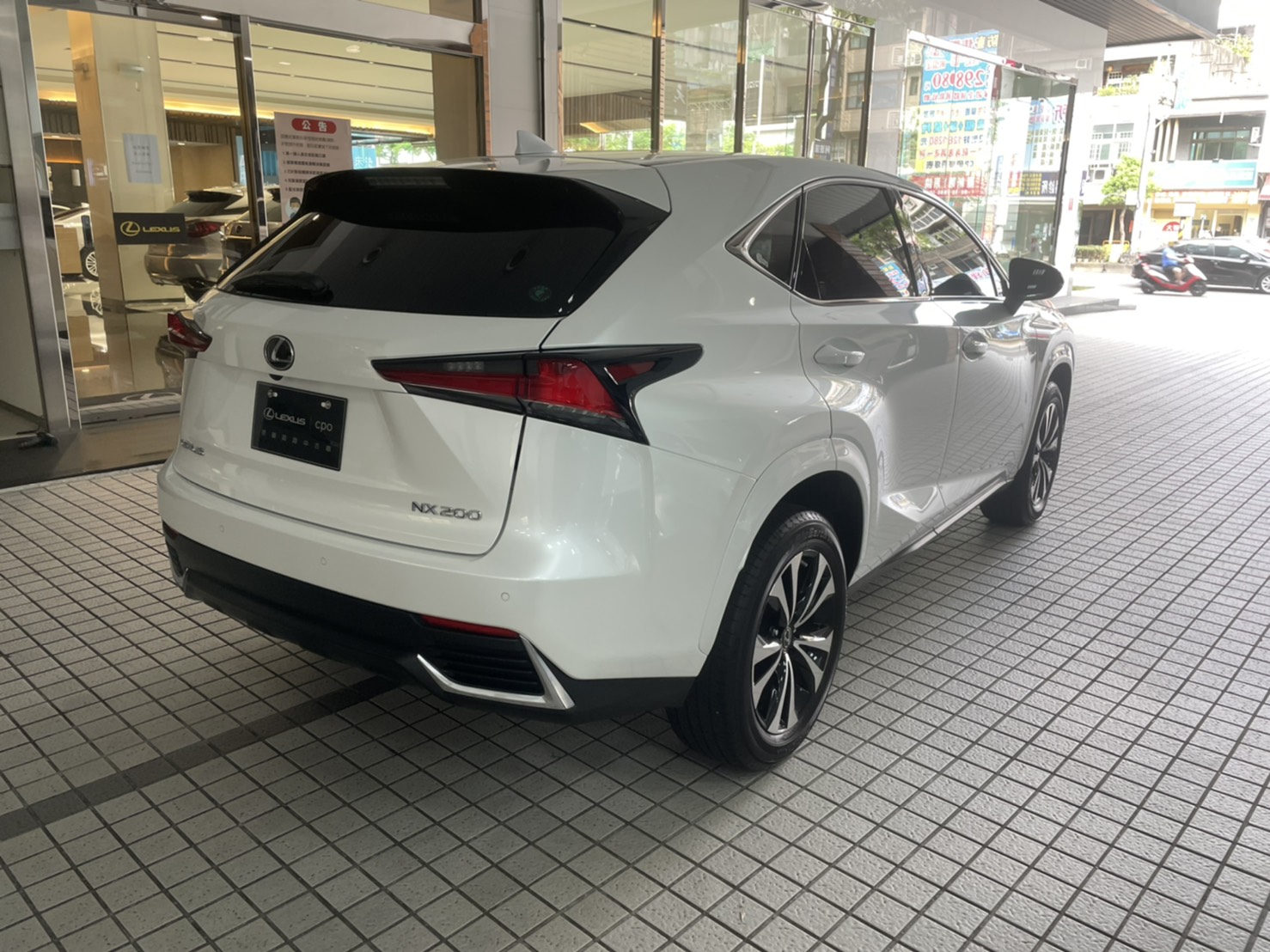 Lexus nx200 салон