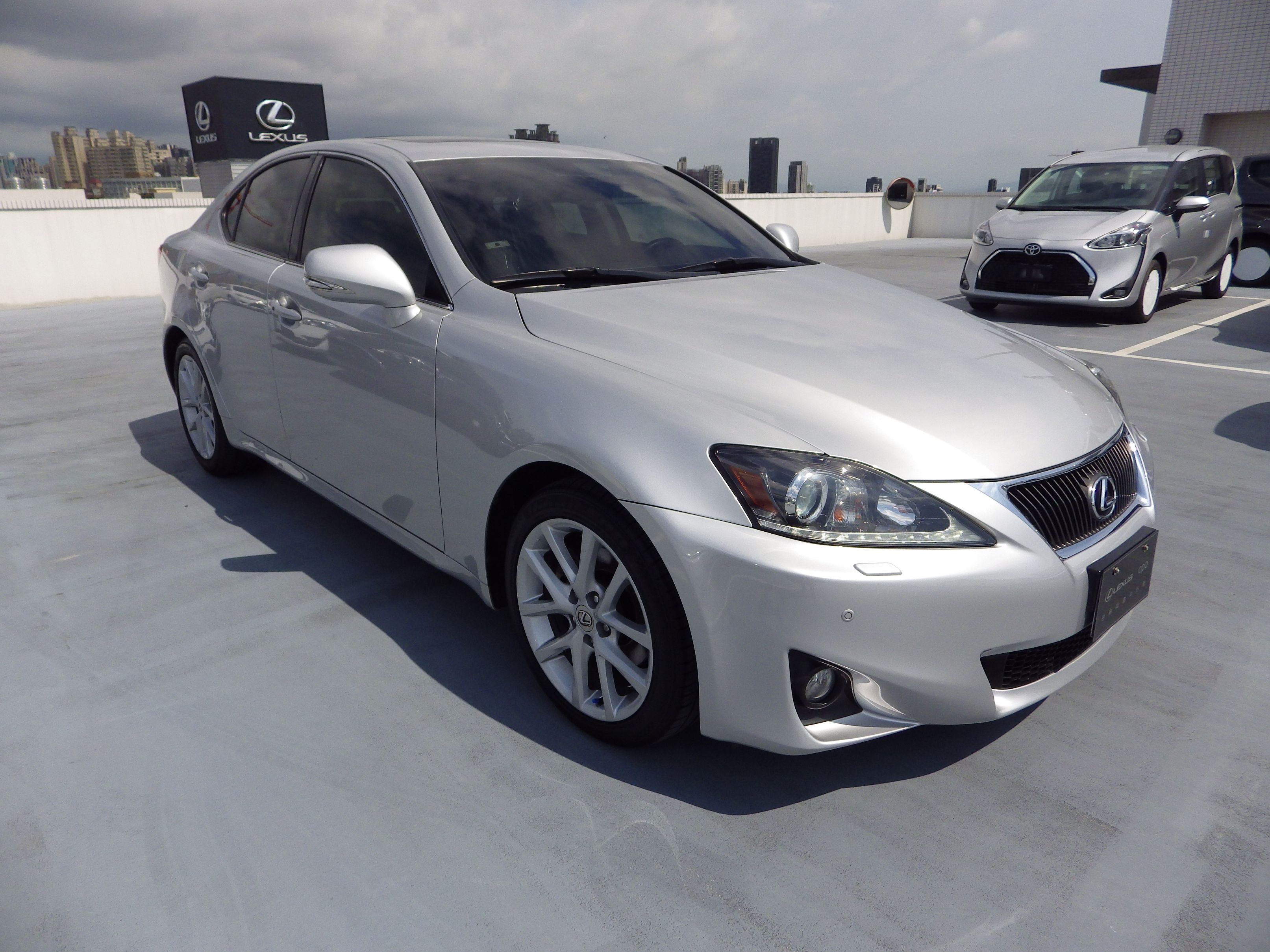 Lexus is 250 2012